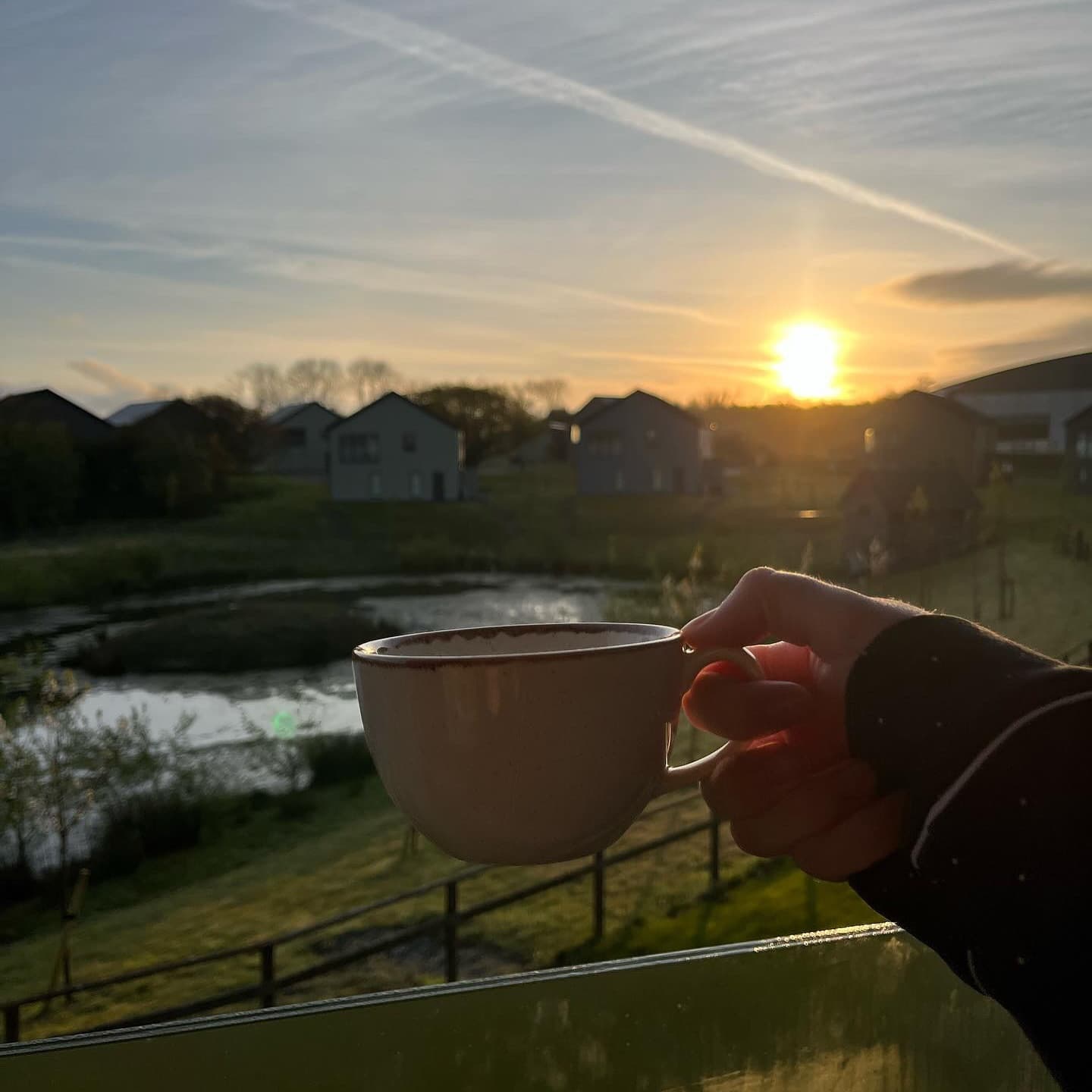 Waking up to this… 🌥️☕️✨

What’s everybody having for breakfast this morning? 👀🥐

(📸:katieflossblog)