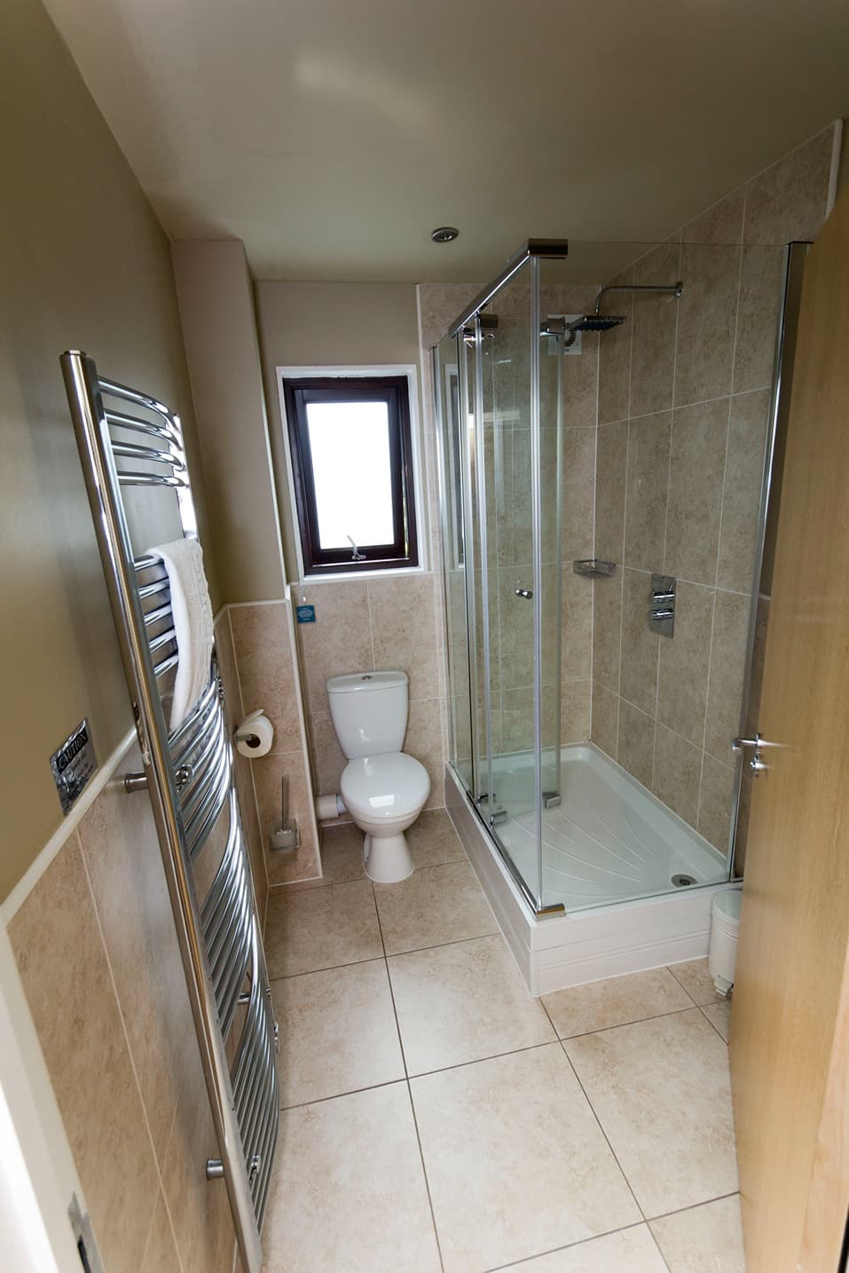 Dinas Shower Room