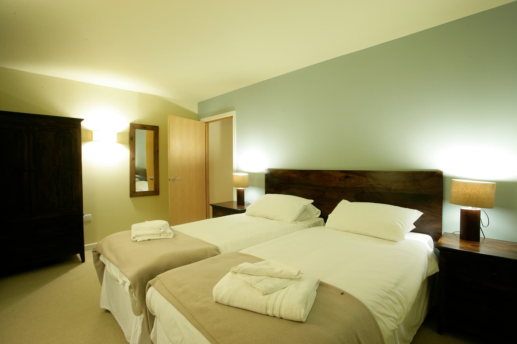 Skomer Twin Bedroom