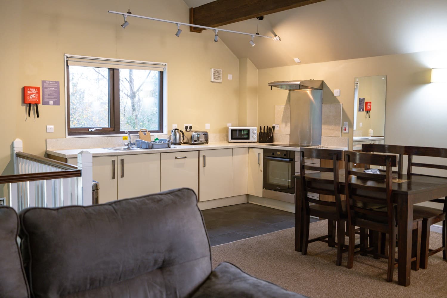 Ramsey Classic Kitchen & Dining Table