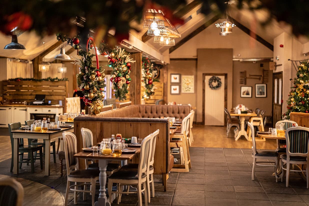 Farmhouse Grill Festive Décor