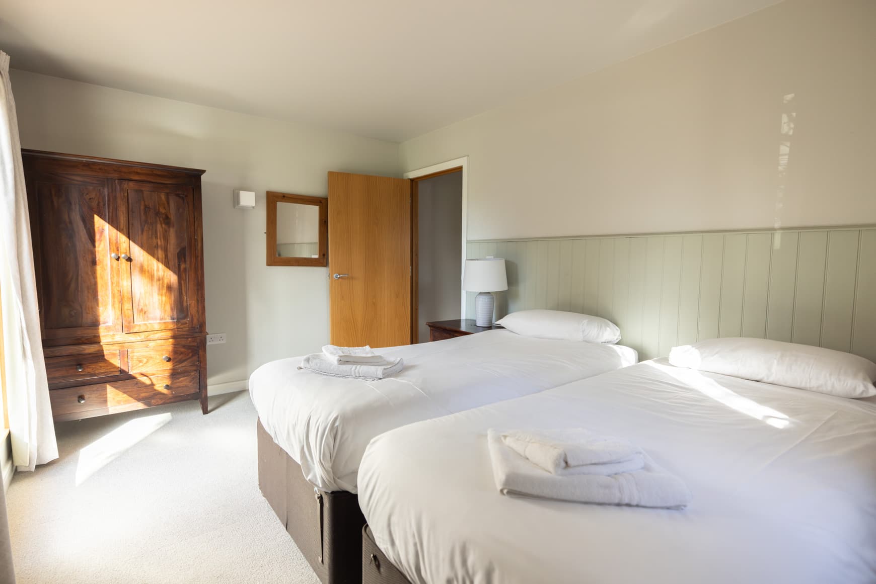 Skomer lodge Refurb Twin Beds