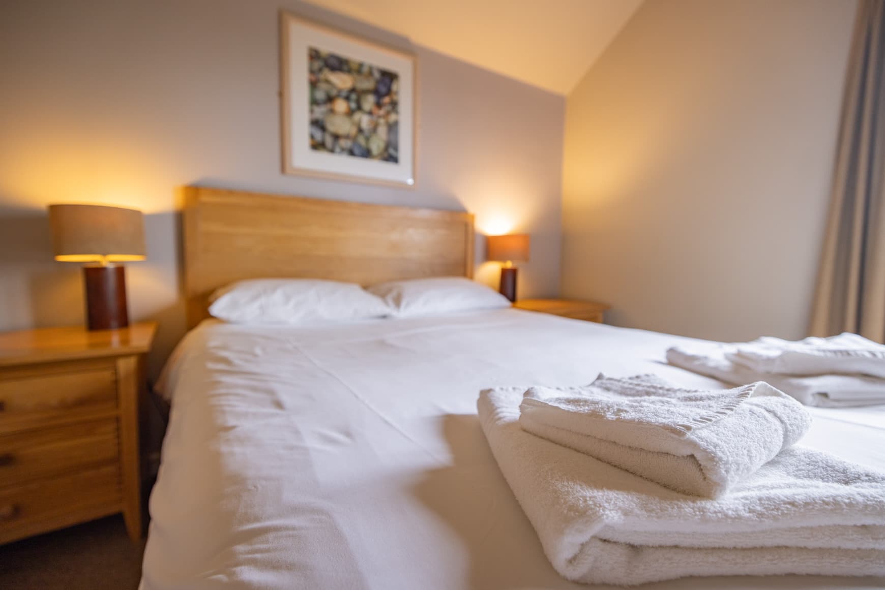 Grassholm Bed with Towels