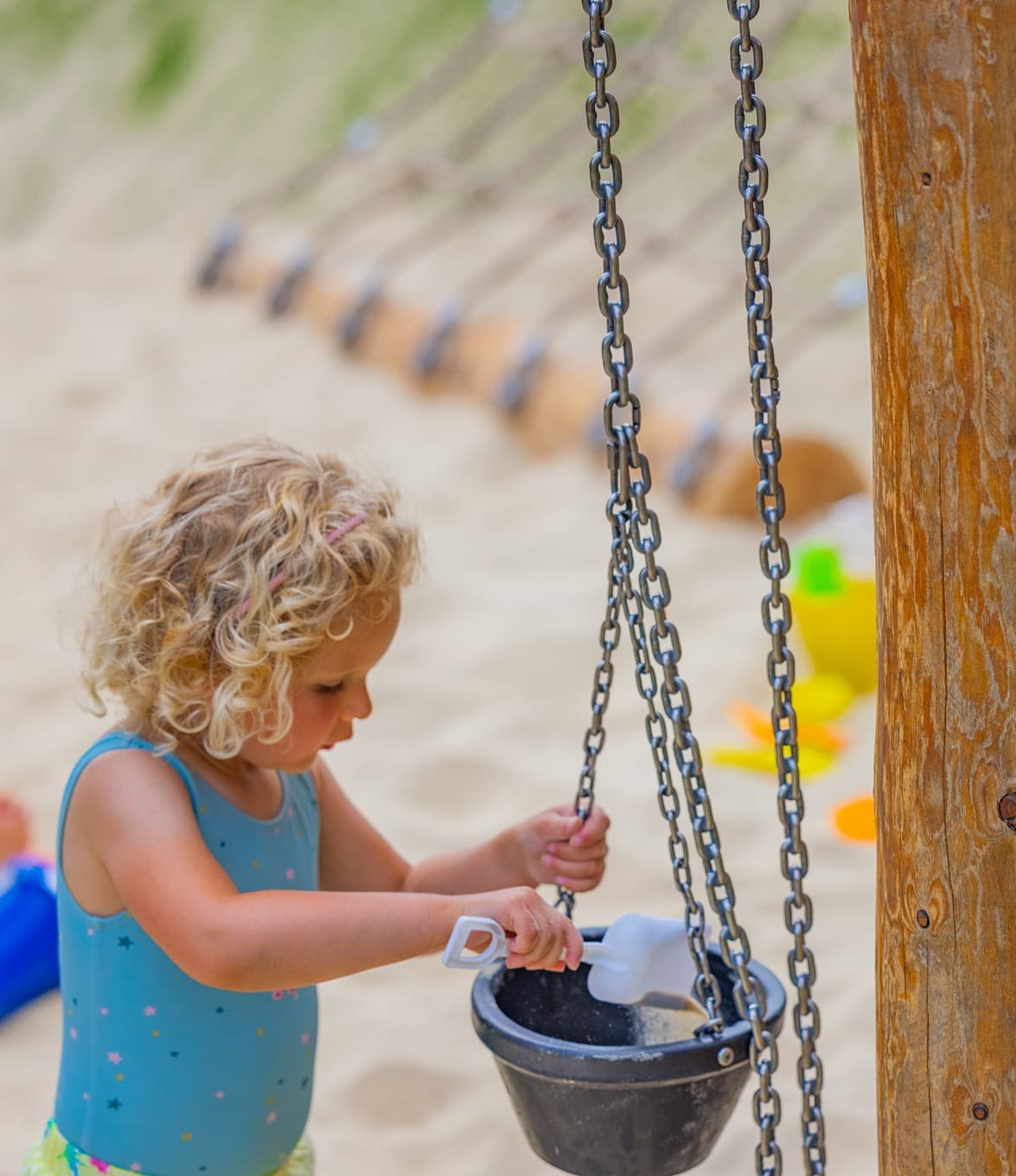 Sand Play Pull Bucket