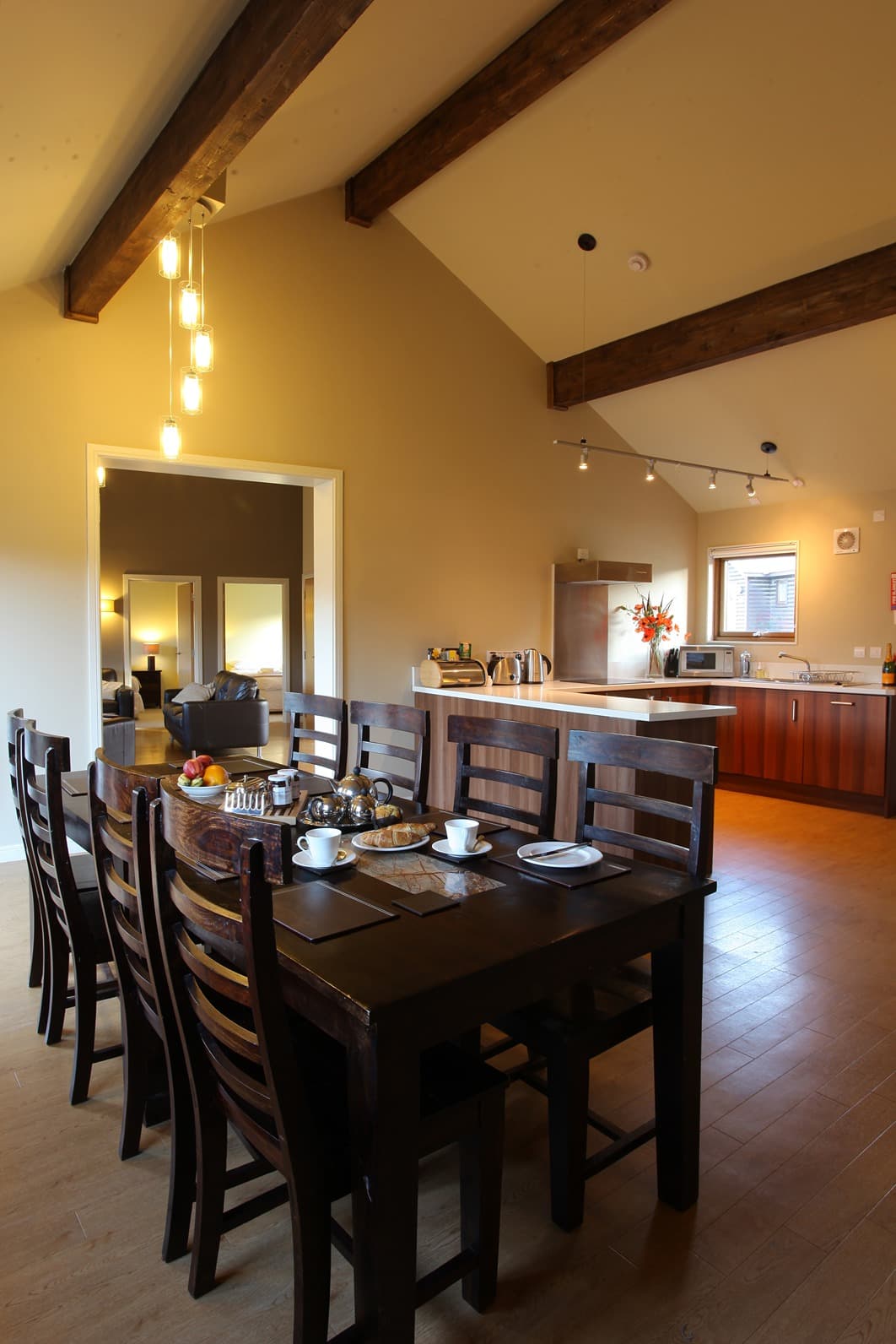 Dinas Dining Table