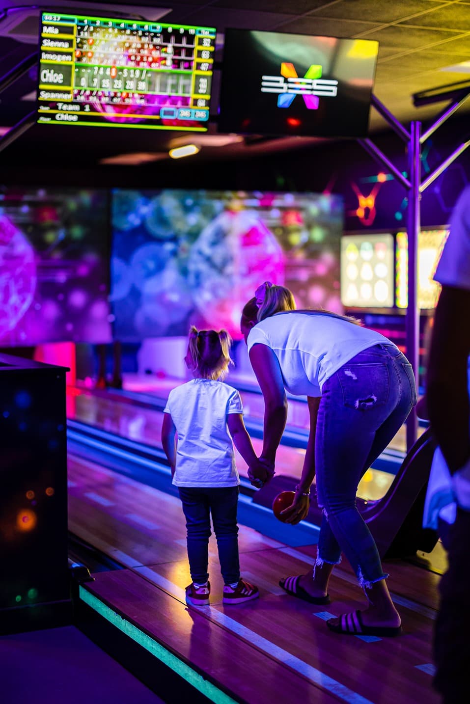 Glowzone Bowling mum and daughter