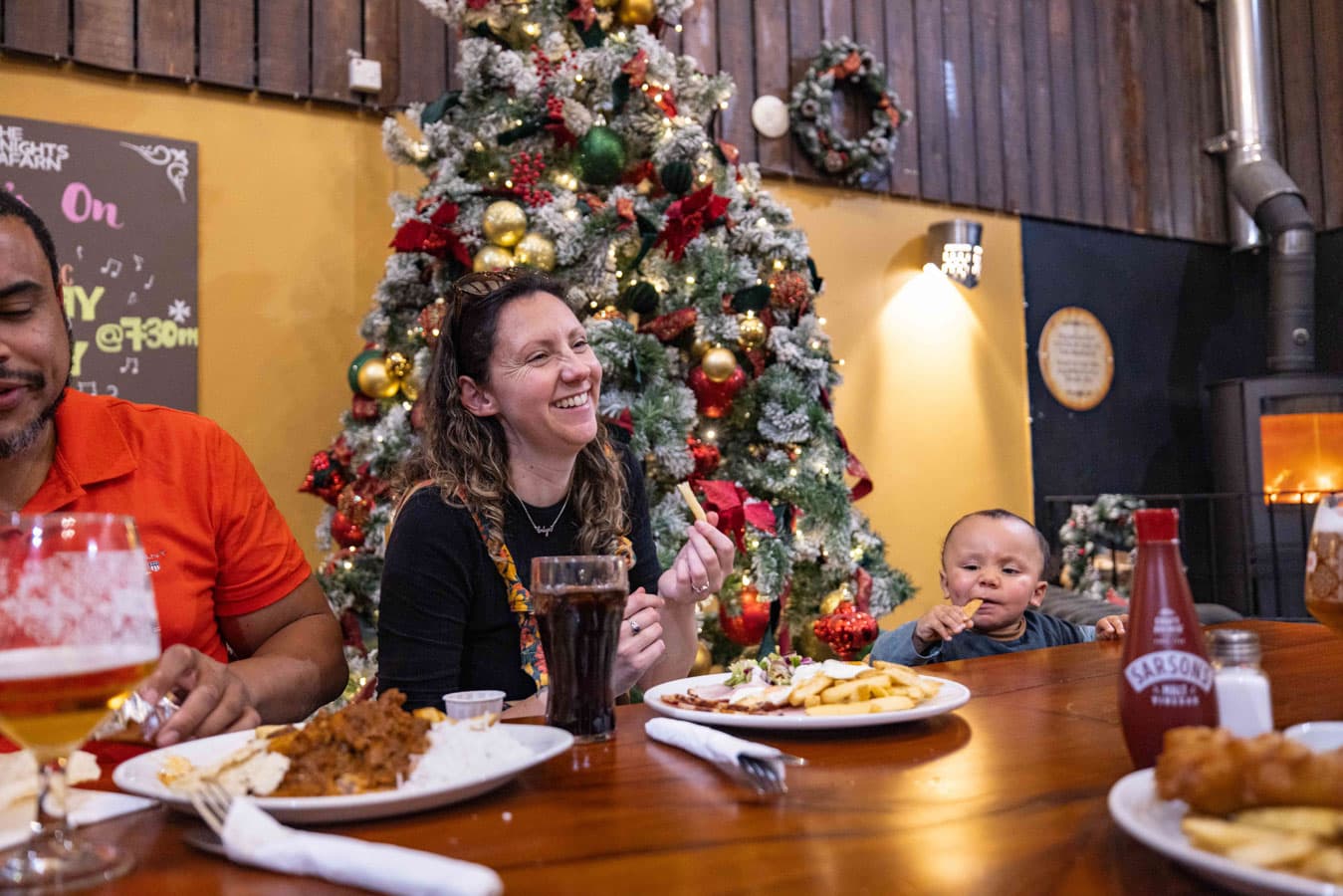 Knights tafarn Christmas family Bluestone
