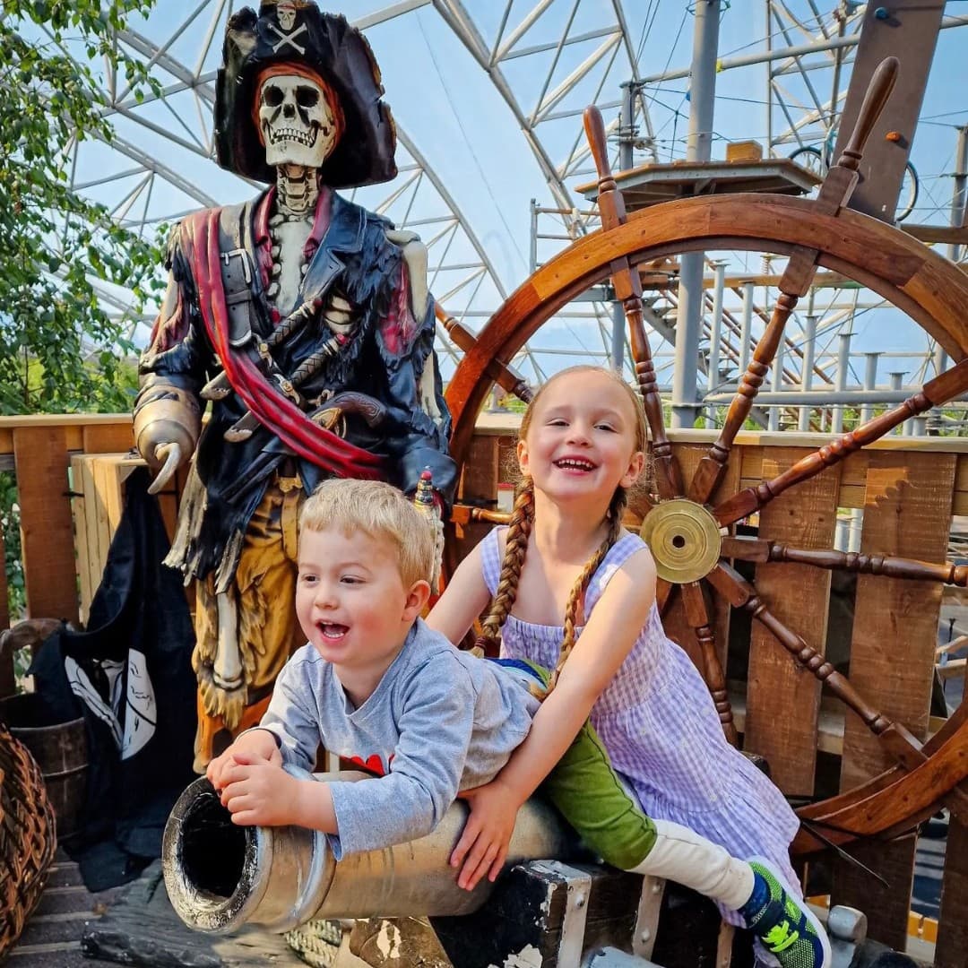 Happy Arrrrr-ival Day! 🦜🌊🏴‍☠️

Our Myths and Legends Festival has arrived at our resort and we can't wait for another season of epic entertainment. 

Tell us your favourite pirate joke! 🤭👇

(📸 : E.vbee_and_mum)

#WelcomeToOurNeighbourhood #Pembrokeshire #VisitPembrokeshire #VisitWales #MyBluestoneBreak